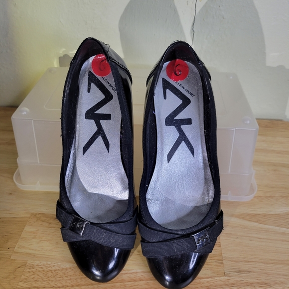 Womans Anne Klein Sport Black Patent Flats Size 6 - Picture 3 of 8
